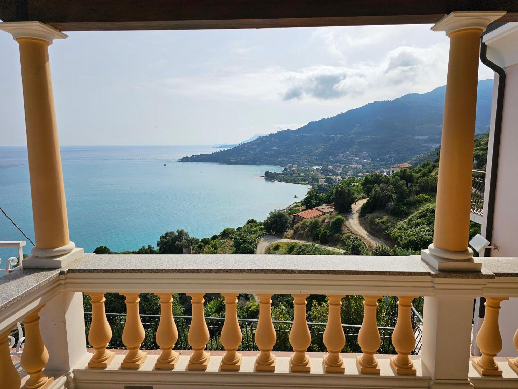 Avocado Villa Ventimiglia Exteriör bild